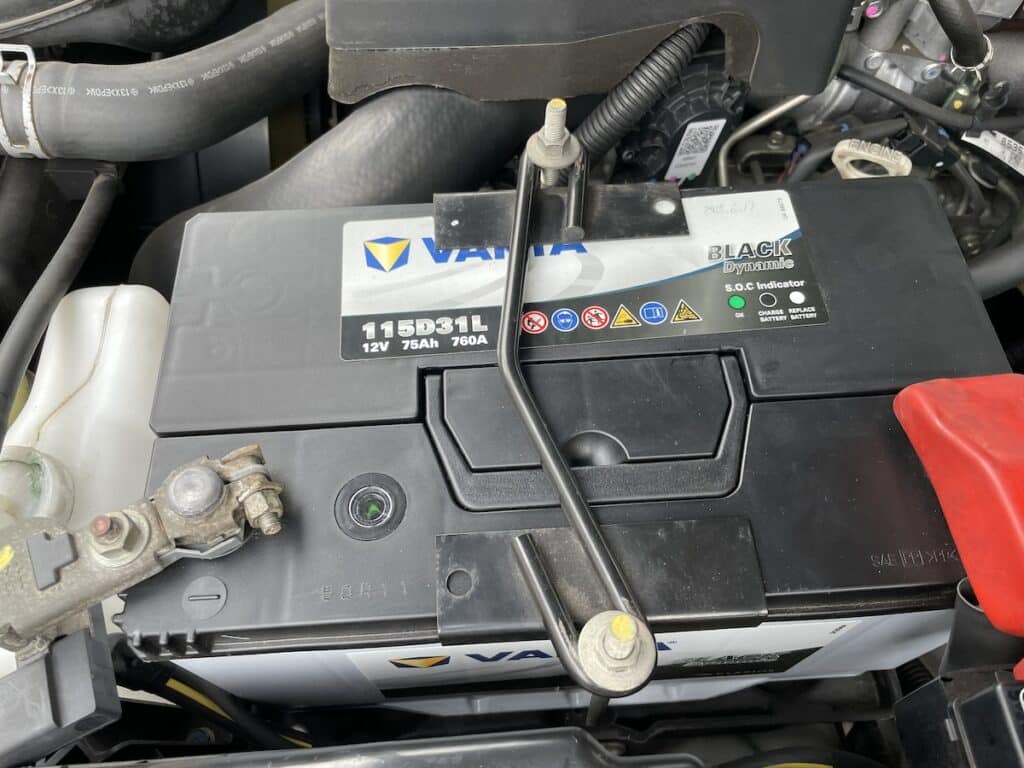 VARTA（バルタ）バッテリーの取り付け風景